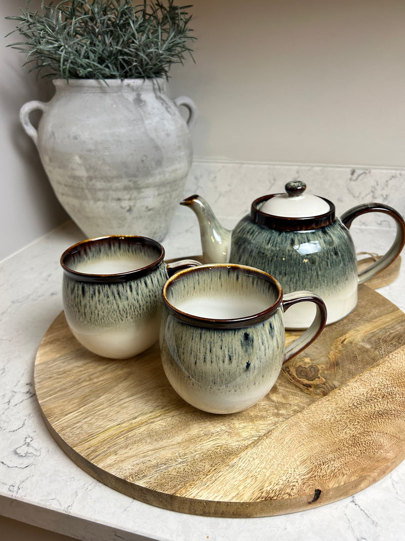 Set of 4 reactive glaze mugs