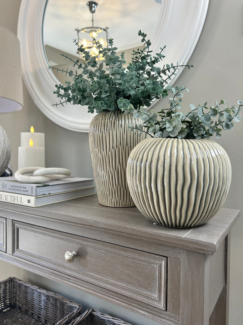 Fleck dash detail textured ceramic vase