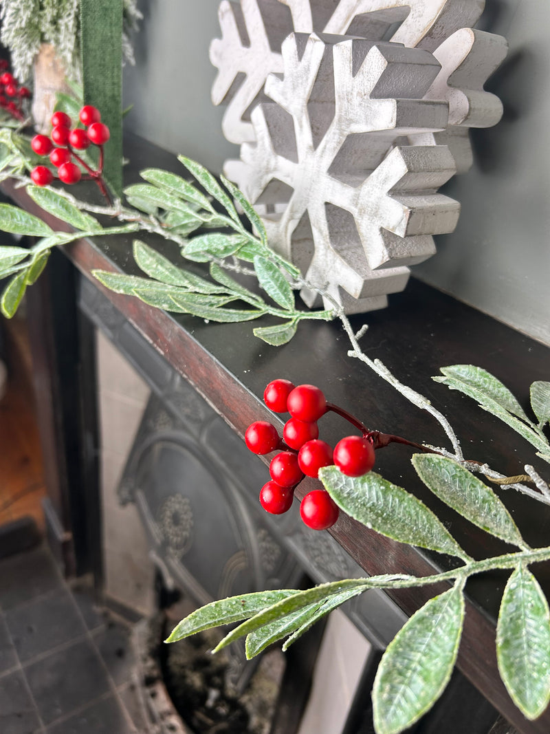 Red Berry With Green Loose Leaf Garland 150cm