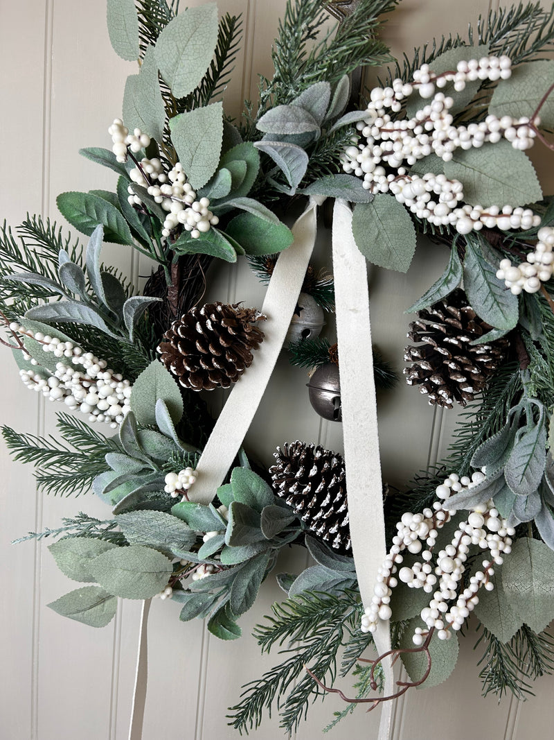 Snowberry foliage wreath 67cm