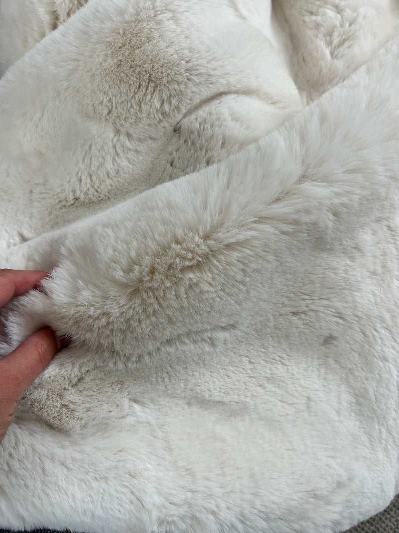 Luxurious extra thick off white fur throw 150x180
