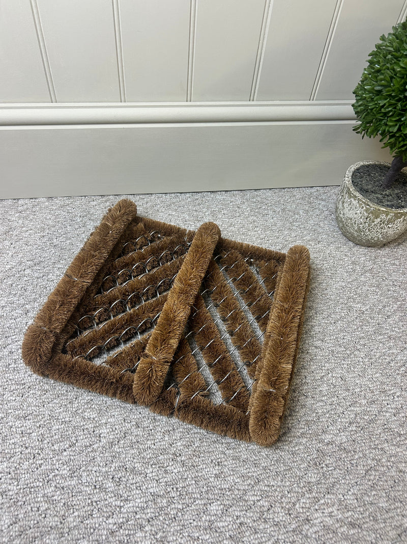 Heavy duty classic wire boot scraper rug