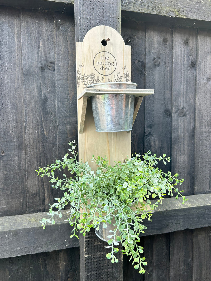 Metal oval bee print planter