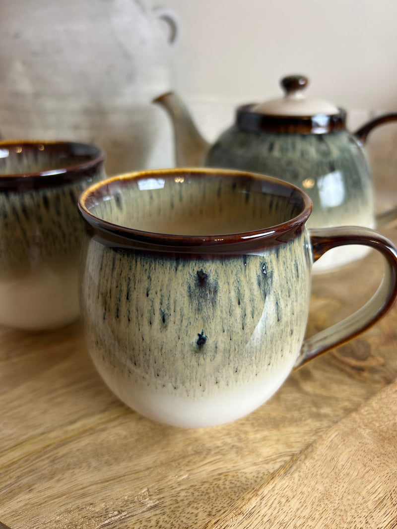 Set of 4 reactive glaze mugs