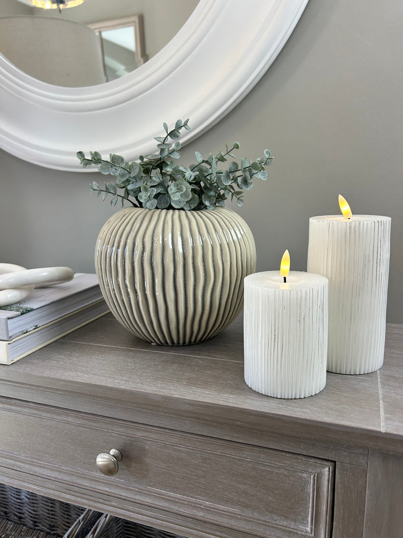 Chunky cream round stripe rib vase