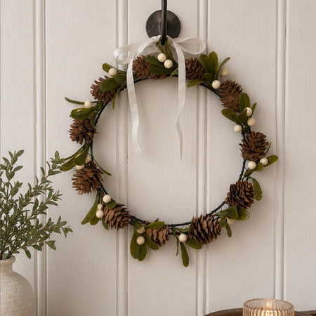 Round acorn wreath 20cm