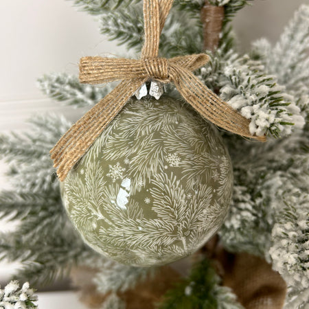 Green woodland tree bauble with jute bow 2 colours