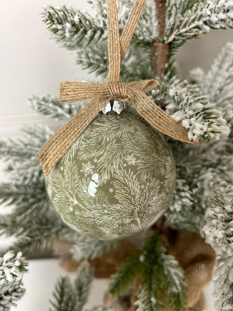 Green woodland tree bauble with jute bow 2 colours