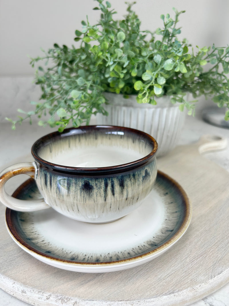 Set of 4 Reactive Cups & Saucers