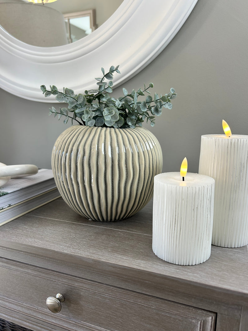 Chunky cream round stripe rib vase
