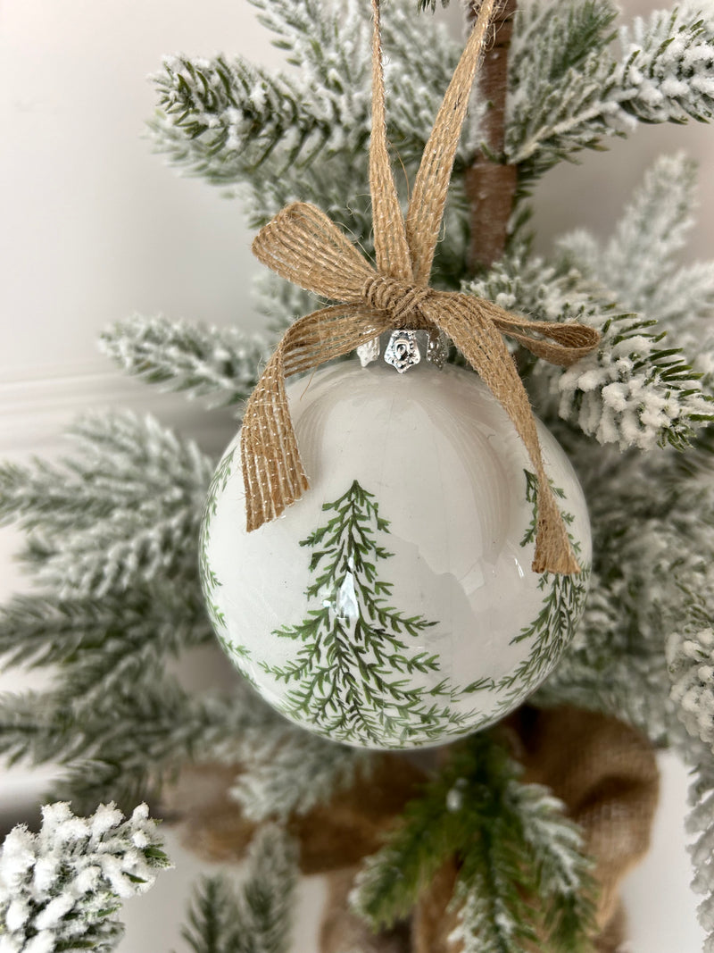 Green woodland tree bauble with jute bow 2 colours