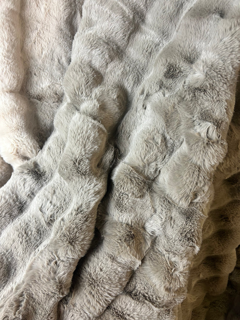 Chunky textured raffles faux fur throw 2 colours 150x200cm