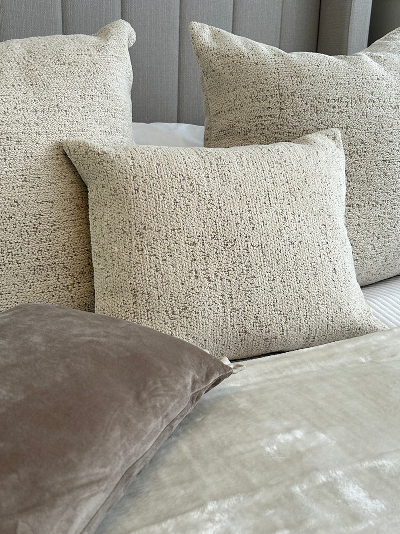 Boucle natural rectangular cushion nellim
