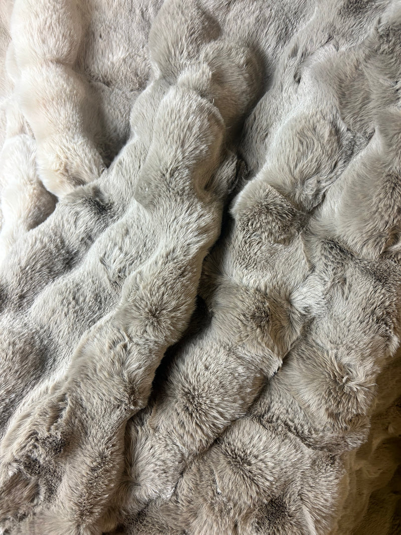 Chunky textured raffles faux fur throw 2 colours 150x200cm