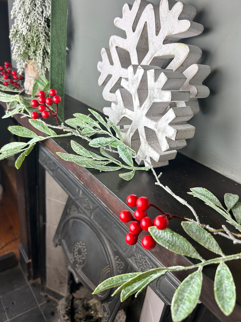 Red Berry With Green Loose Leaf Garland 150cm
