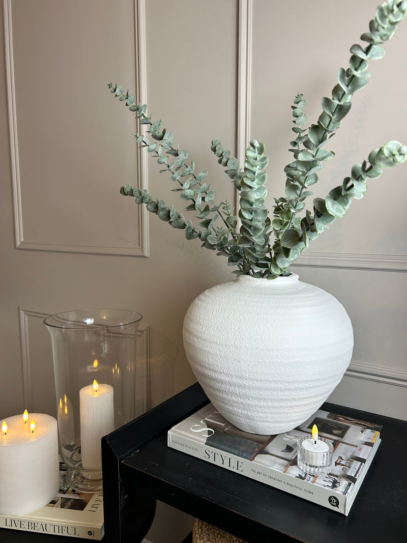 Regolla Matt white textured shaped vase