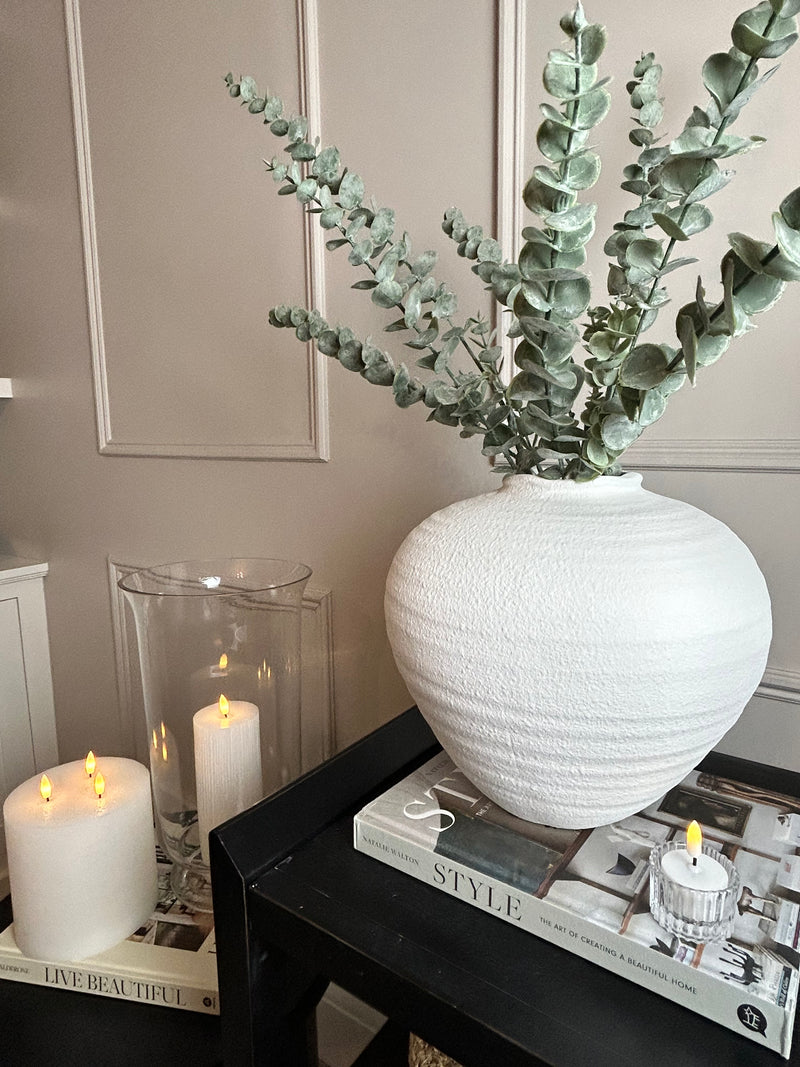 Regolla Matt white textured shaped vase