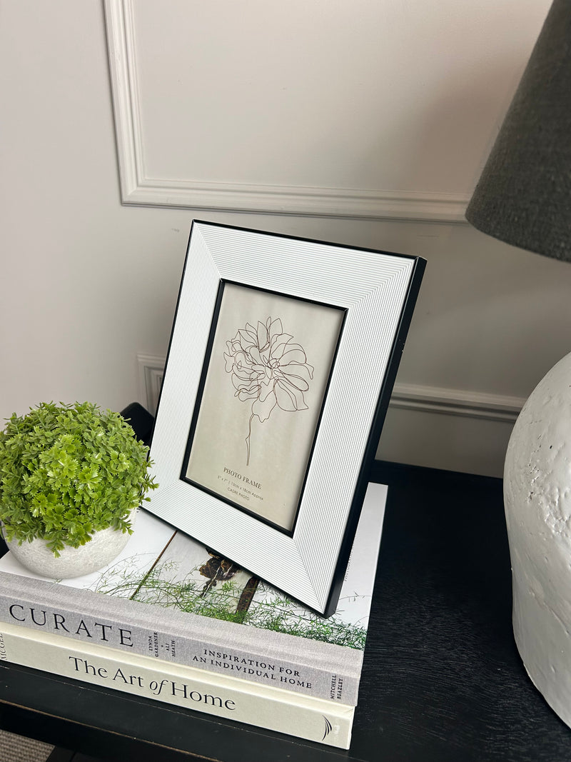 Monochrome black white 5x7 photo picture frame