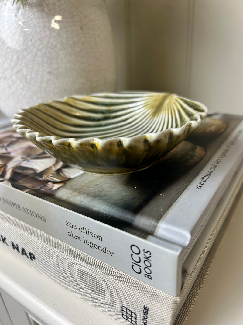 Dark green shell leaf soap dish