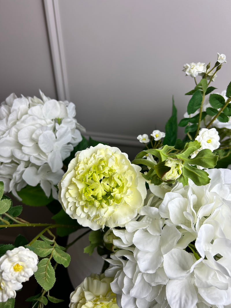 Green & White Ranunculus Spray Stem