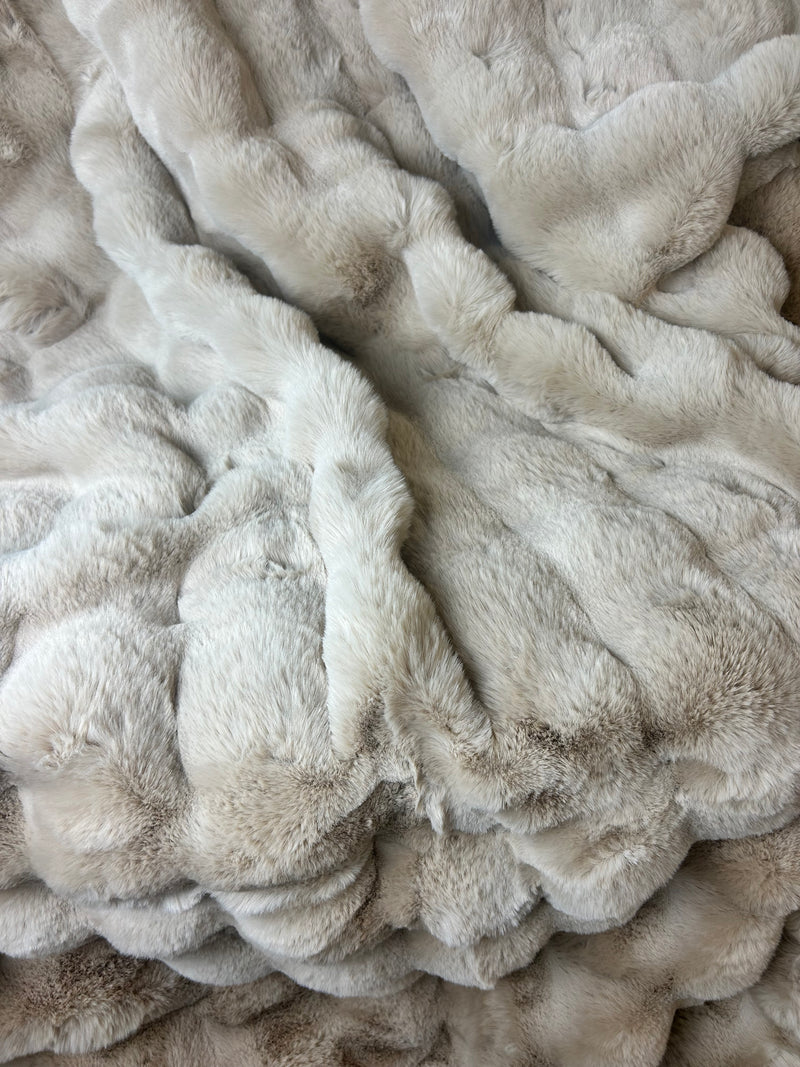 Chunky textured raffles faux fur throw 2 colours 150x200cm