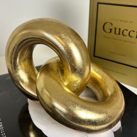 Gold ring loops interlocking links