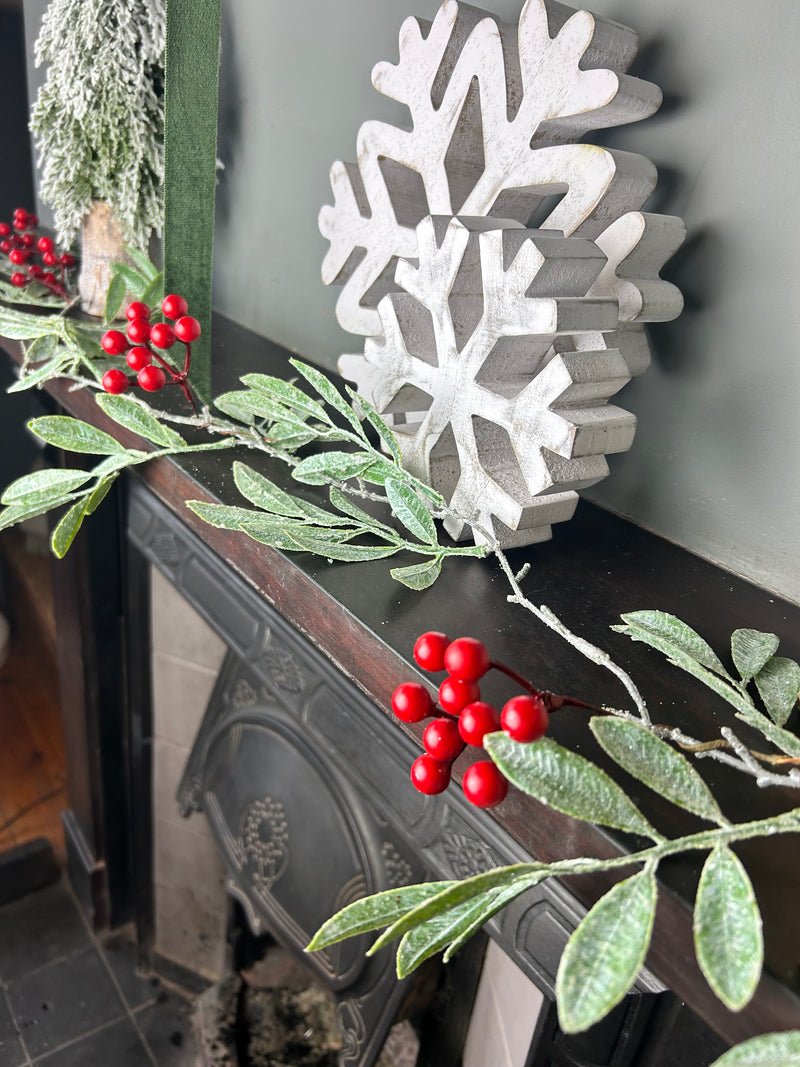 Red Berry With Green Loose Leaf Garland 150cm