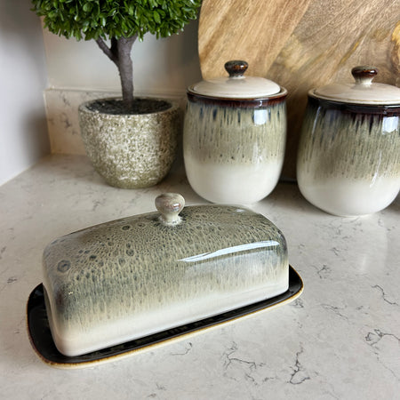 Reactive glaze butter dish