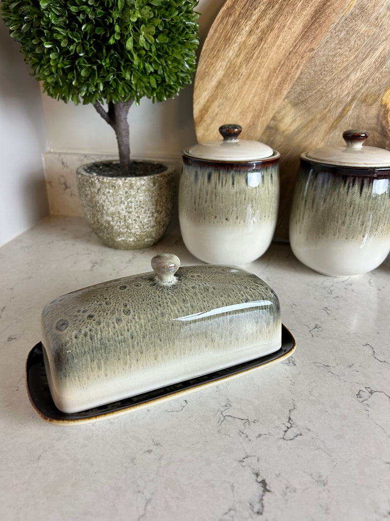 Reactive glaze butter dish