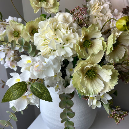 Arrangement 9 hydrangea blossom poppy berry eucalyptus