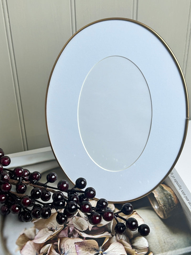 Delicate Gold Oval Photo Frame
