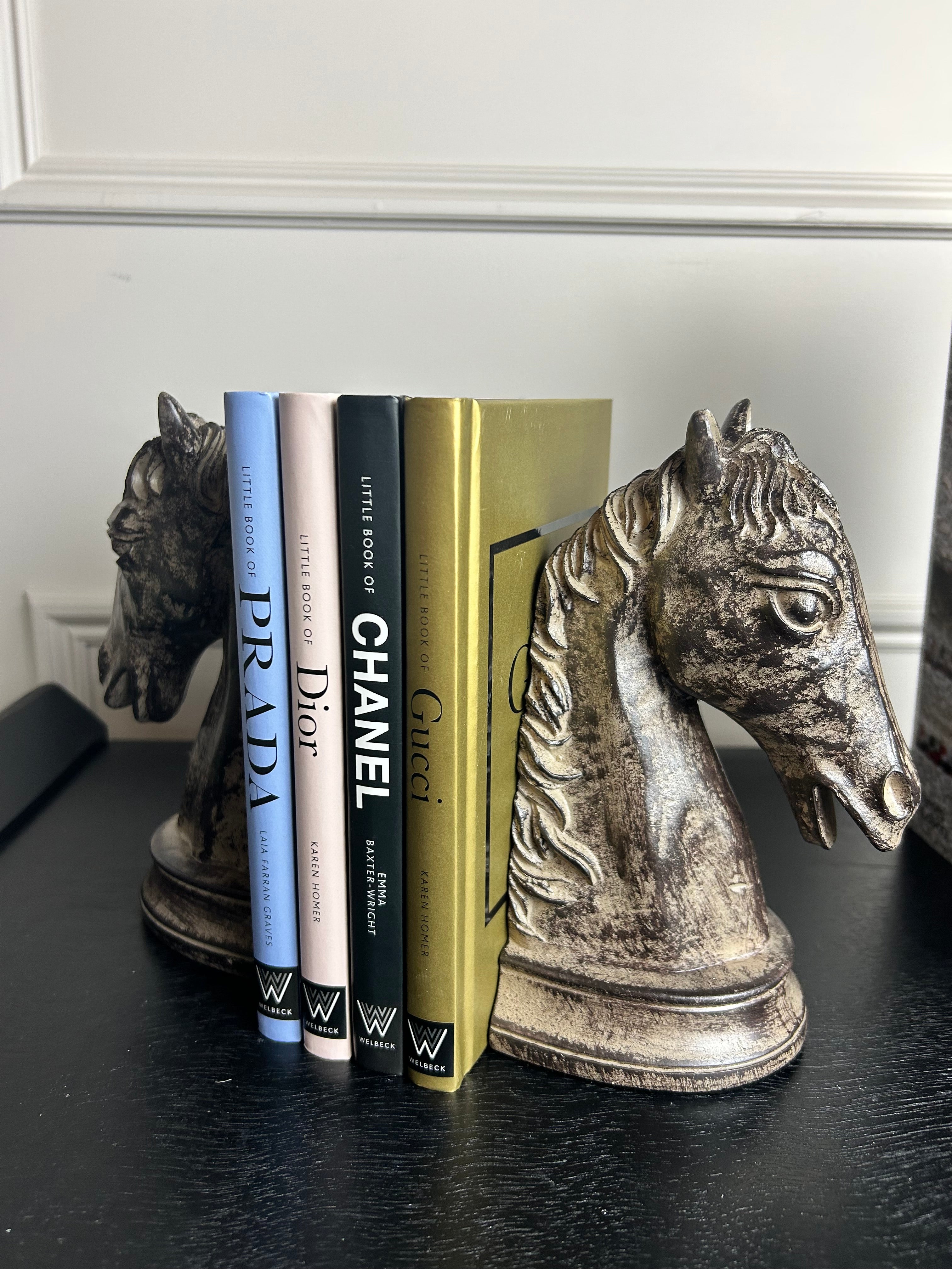 Horse head brown washed look book ends – Abode