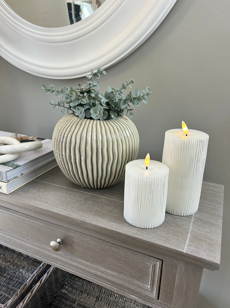 Chunky cream round stripe rib vase