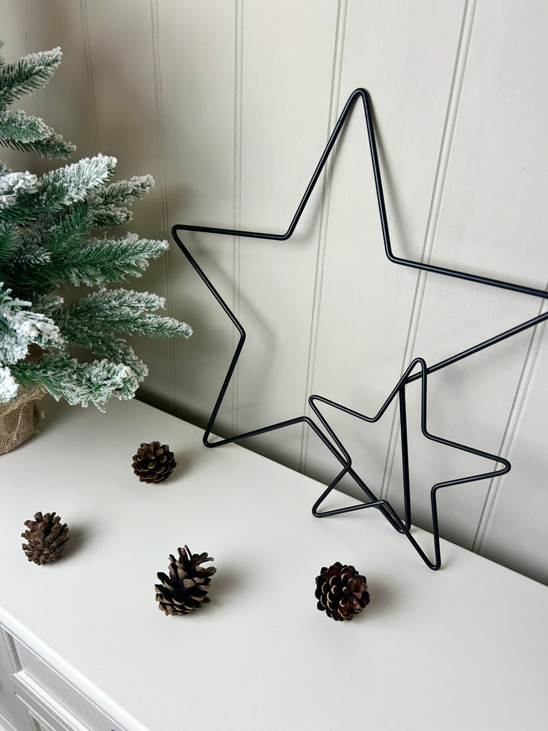 Black metal outline star 3 sizes