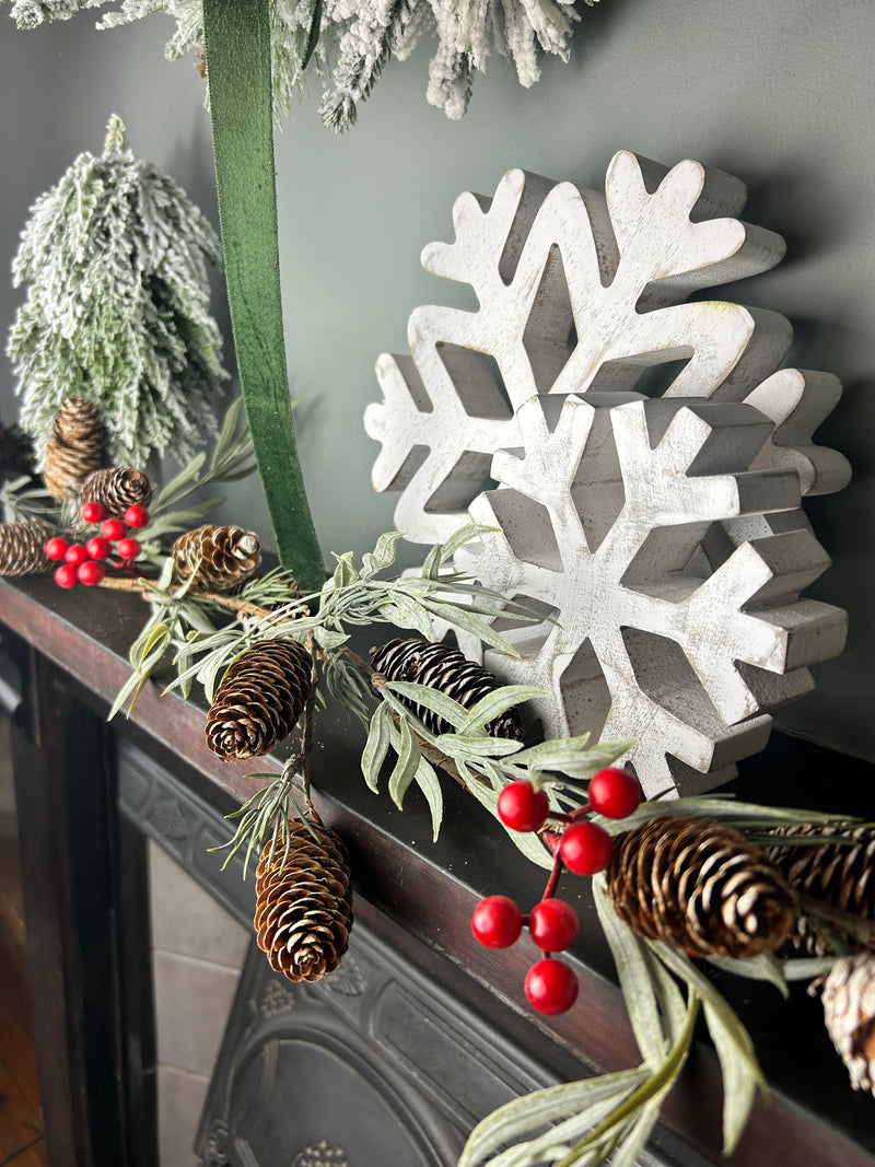 Pinecone & Red Berry Christmas Garland 120cm