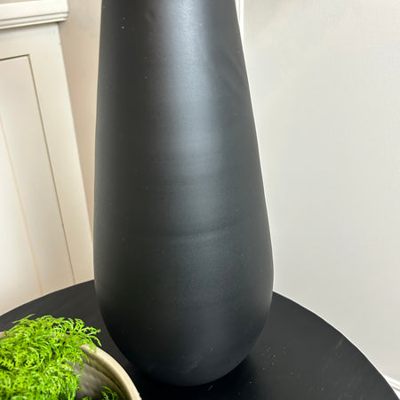 Black tulip glass vase