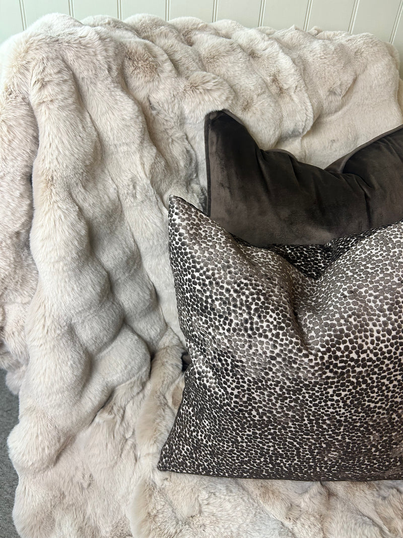 Chunky textured raffles faux fur throw 2 colours 150x200cm