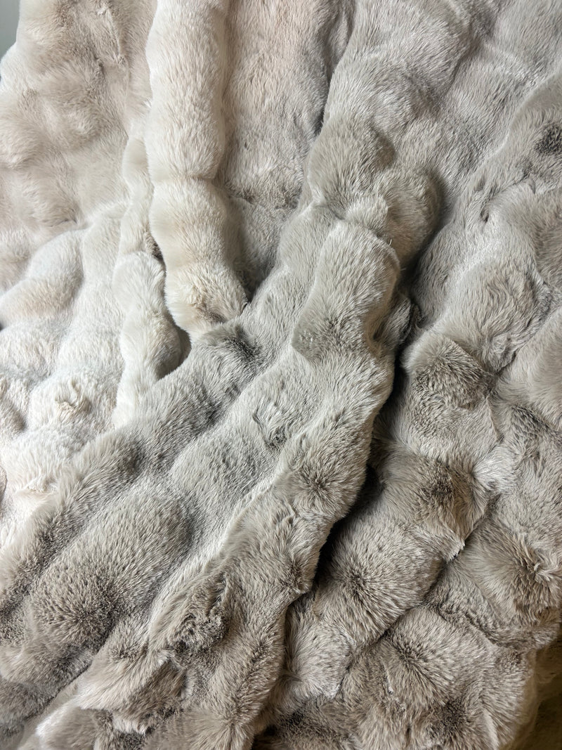 Chunky textured raffles faux fur throw 2 colours 150x200cm