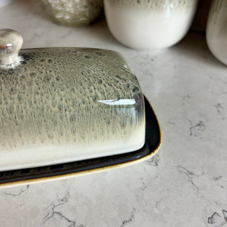 Reactive glaze butter dish