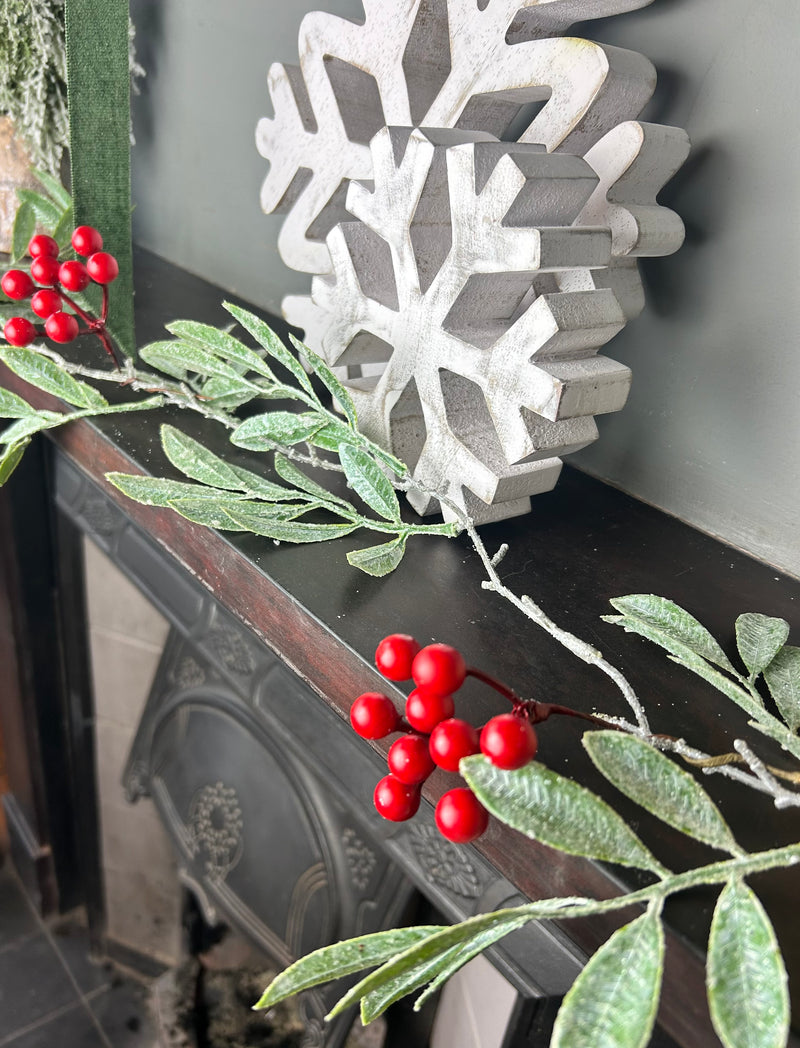 Red Berry With Green Loose Leaf Garland 150cm