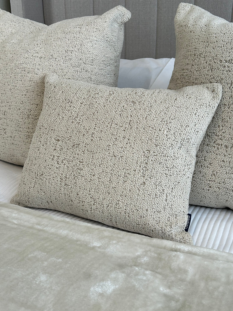Boucle natural rectangular cushion nellim