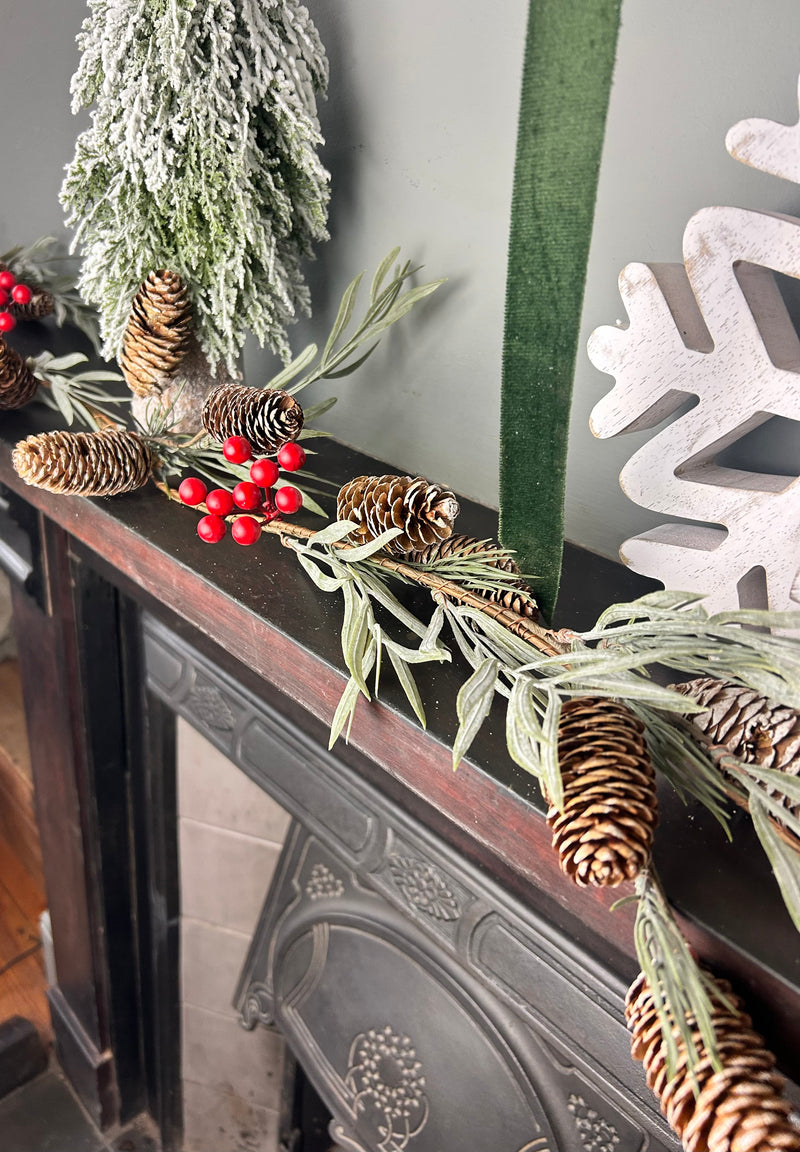 Pinecone & Red Berry Christmas Garland 120cm