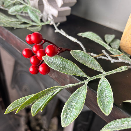 Red Berry With Green Loose Leaf Garland 150cm