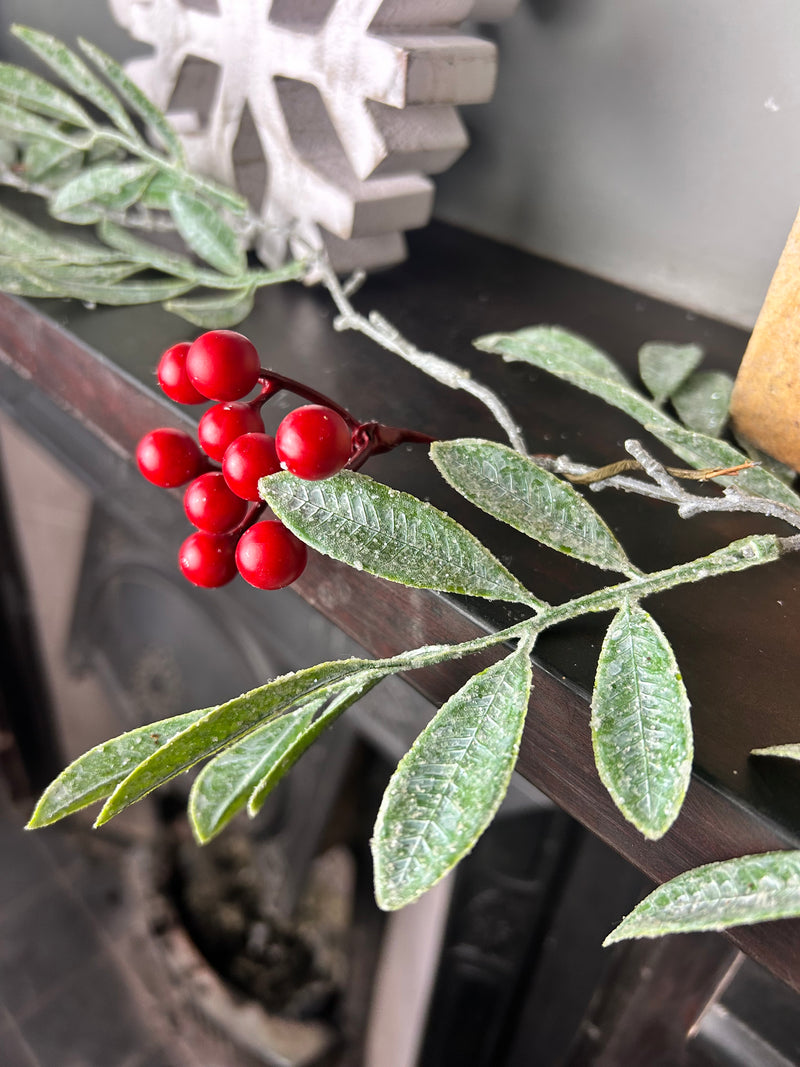 Red Berry With Green Loose Leaf Garland 150cm