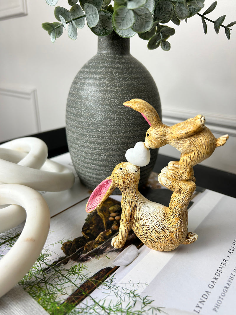 Kissing mummy baby bunny with heart