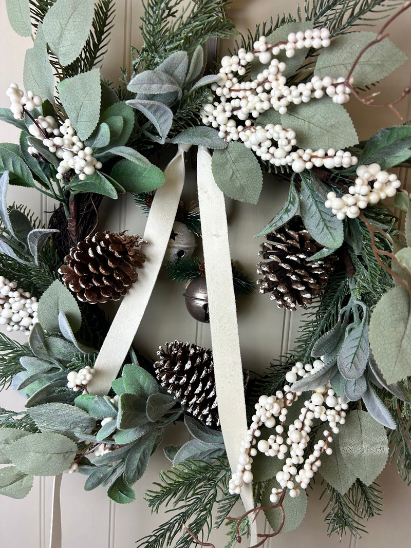 Snowberry foliage wreath 67cm