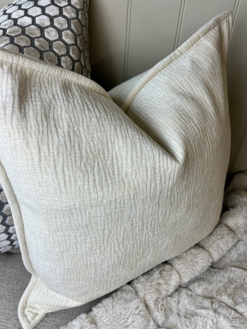Ivory cream Moddi ripple Textured Velvet Piped Edge Trim premium Cushion 45m