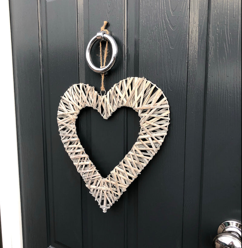 Flat woven hanging heart 25cm