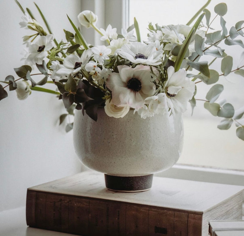 Speckled bowl plant pot on foot