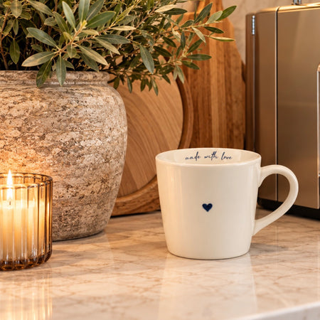 Set of 4 mug with navy heart detail